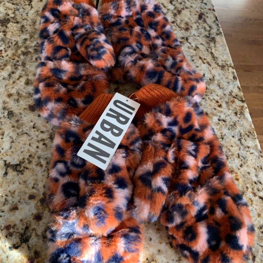NWT Urban Outfitters Mittens Leopard Animal Print One Size ADULtS